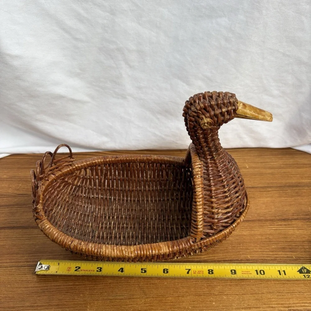 Vintage Wicker Duck Shaped Basket Handwoven Rattan Decorative Tray 8